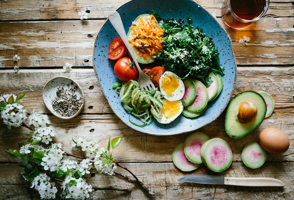 Bowl de riz brun et légumes